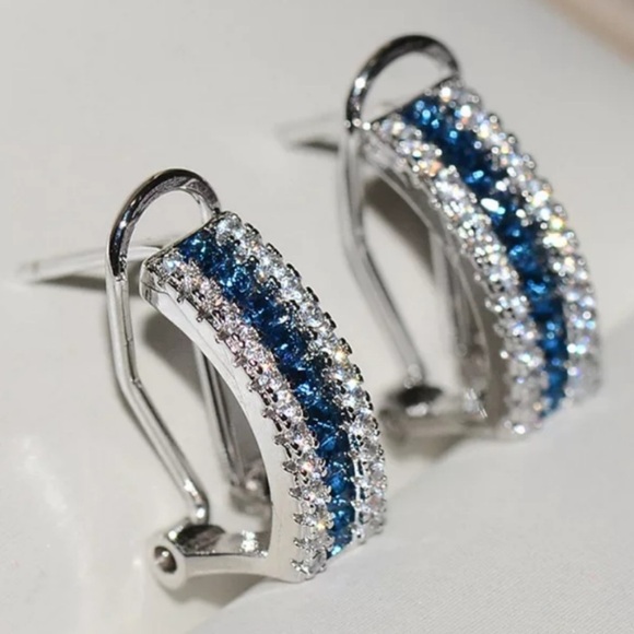 NEW 18K White Gold Blue White Diamond Omega Studs - Picture 4 of 4